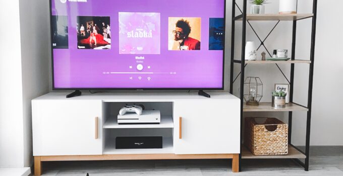 Démystifier la Smart TV Box : Comment l’utiliser pour optimiser votre expérience télévisuelle